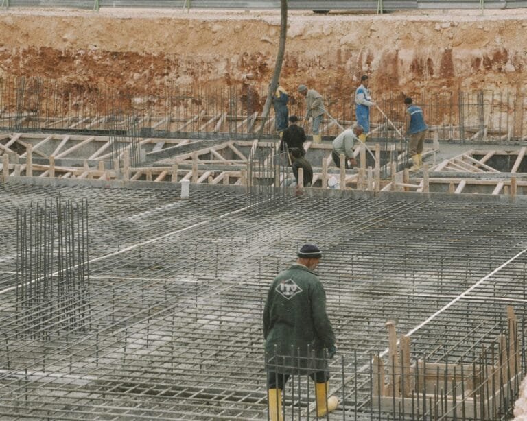 Choosing the Right Construction Contractor: Avoid Costly Mistakes & Build with Confidence