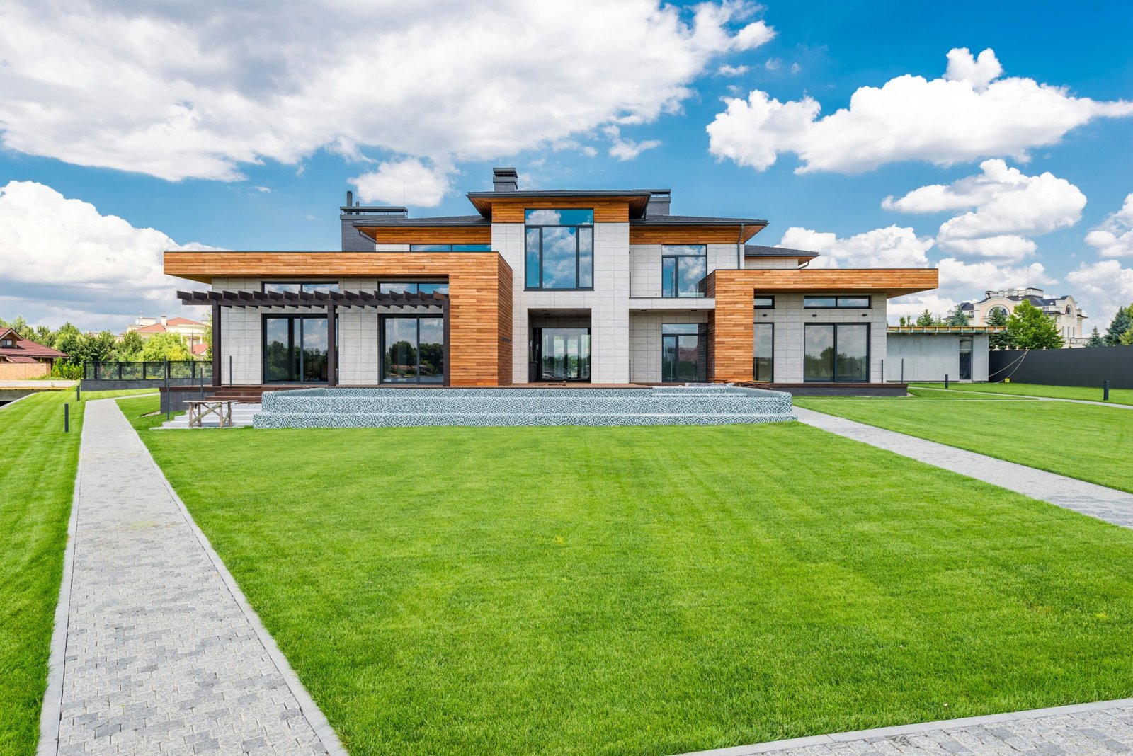 Built to Last: Avoid Costly Problems with Professionally Built Homes