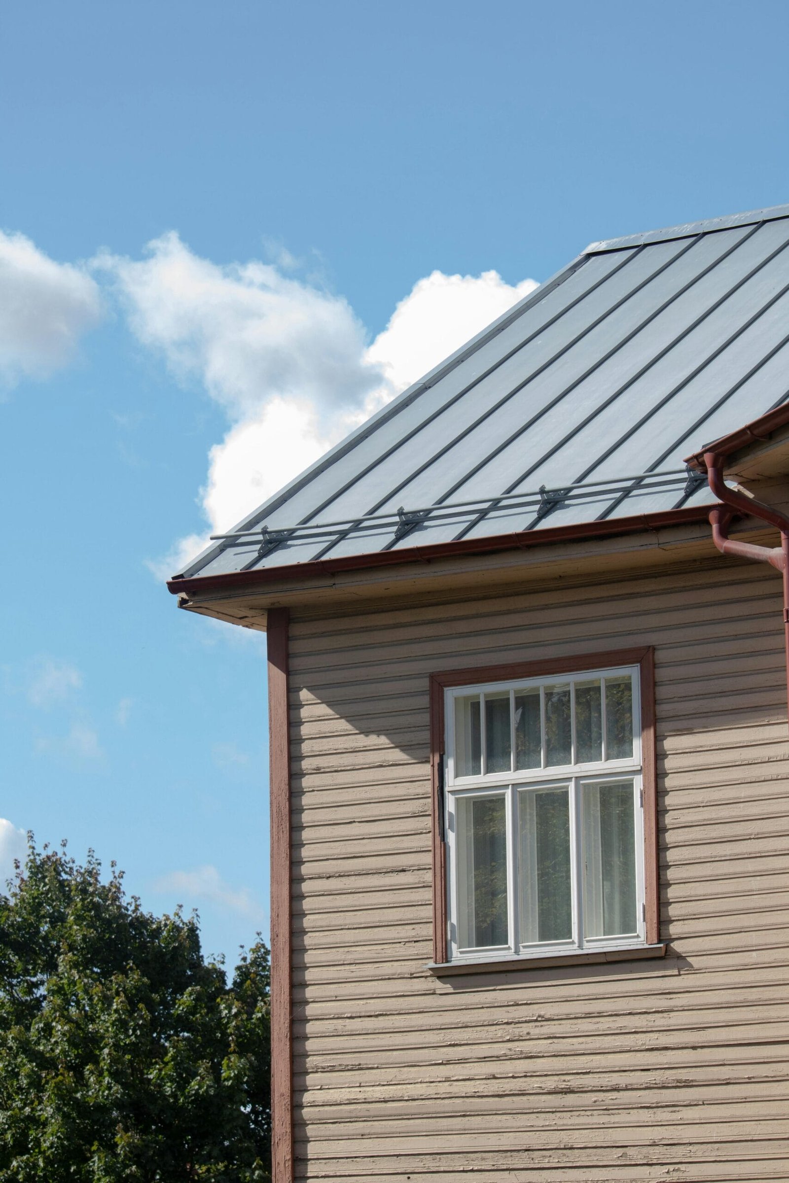 Metal Roofing Panels Guide: Avoid Costly Repairs and Protect Your Home