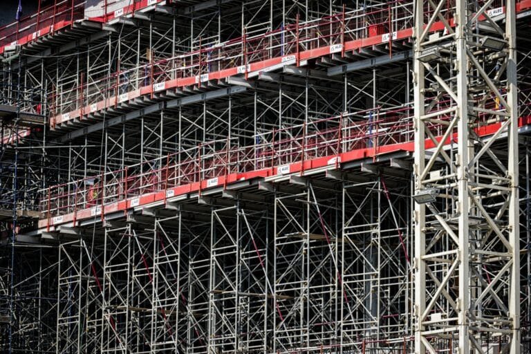 Construction Scaffolding: The Essential Safety System That Prevents Accidents and Costly Project Delays 1 Construction Scaffolding Guide: Avoid Accidents and Costly Project Delays
