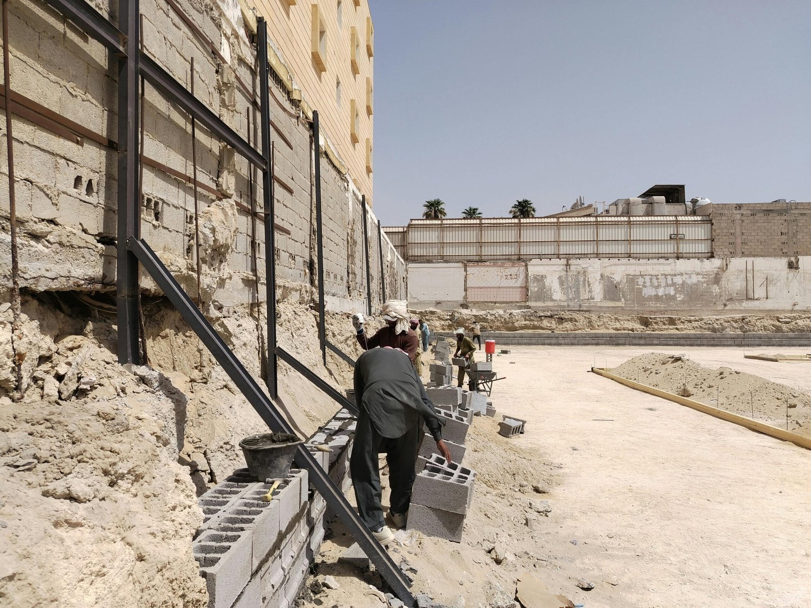 Strong Retaining Wall Solutions: Avoid Costly Soil Failure & Protect Your Property